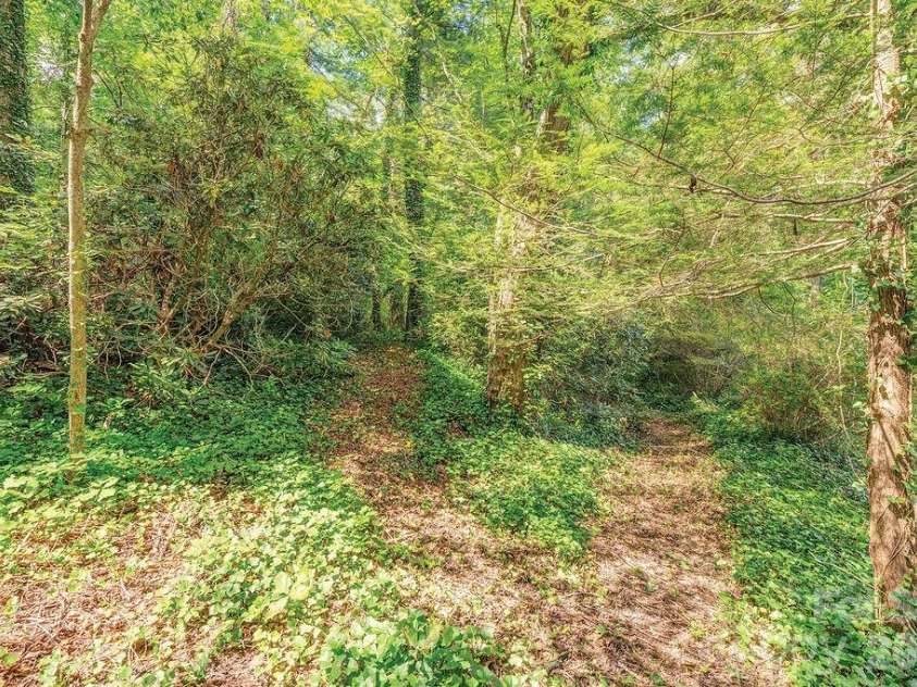 47 Bell Road, Asheville, NC 28805.  MLS# CAR4402411, YatesRealty ID 41364. 