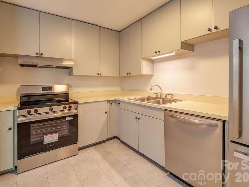 47 Bell Road, Asheville, NC 28805.  MLS# CAR4402411, YatesRealty ID 41364. All new appliances!