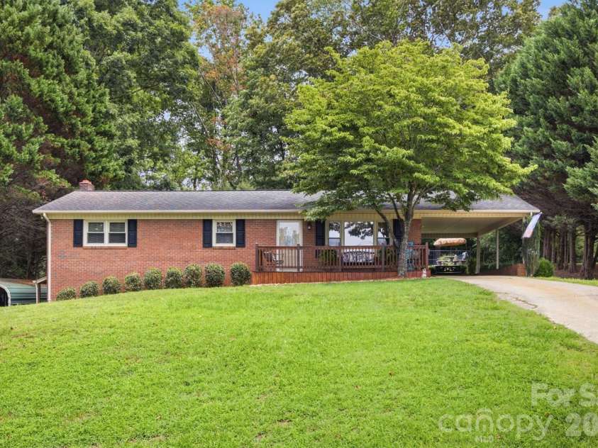 2516 Corolla Hills Drive, Lenoir, NC 28645.  MLS# CAR4404948, YatesRealty ID 41367. 