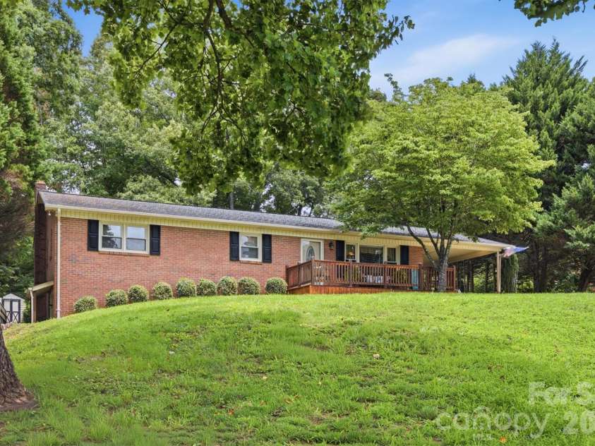2516 Corolla Hills Drive, Lenoir, NC 28645.  MLS# CAR4404948, YatesRealty ID 41367. 