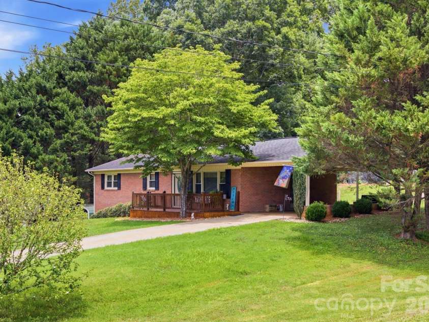 2516 Corolla Hills Drive, Lenoir, NC 28645.  MLS# CAR4404948, YatesRealty ID 41367. 