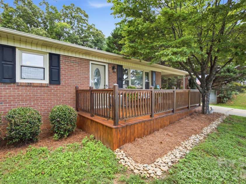 2516 Corolla Hills Drive, Lenoir, NC 28645.  MLS# CAR4404948, YatesRealty ID 41367. 