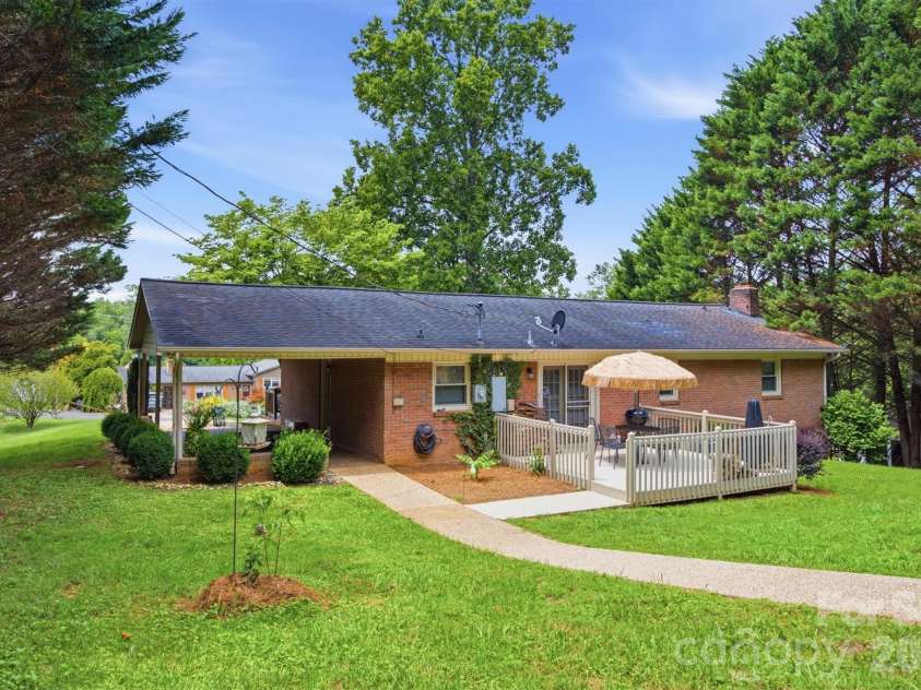 2516 Corolla Hills Drive, Lenoir, NC 28645.  MLS# CAR4404948, YatesRealty ID 41367. 