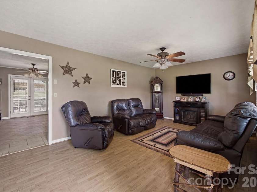 2516 Corolla Hills Drive, Lenoir, NC 28645.  MLS# CAR4404948, YatesRealty ID 41367. 