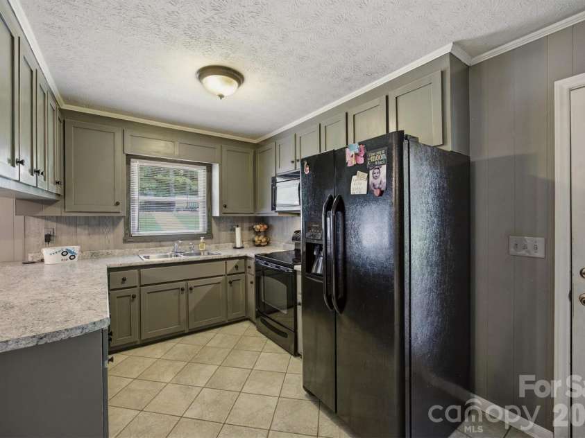 2516 Corolla Hills Drive, Lenoir, NC 28645.  MLS# CAR4404948, YatesRealty ID 41367. 