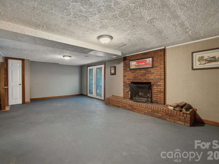 2516 Corolla Hills Drive, Lenoir, NC 28645.  MLS# CAR4404948, YatesRealty ID 41367. 