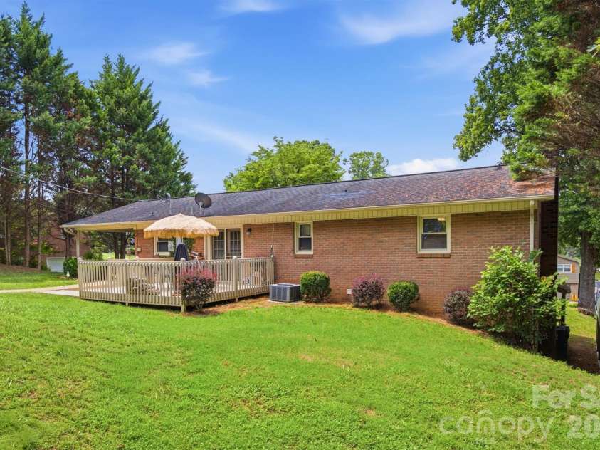 2516 Corolla Hills Drive, Lenoir, NC 28645.  MLS# CAR4404948, YatesRealty ID 41367. 