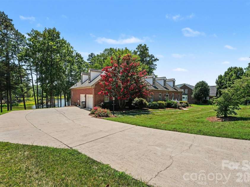 1859 Wetherburn Drive, Kannapolis, NC 28081.  MLS# CAR4403661, YatesRealty ID 41368. 
