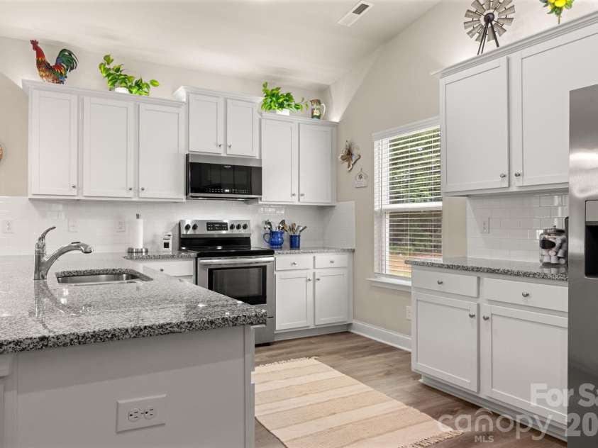 21064 Nannie Potts Lane, Cornelius, NC 28031.  MLS# CAR4398503, YatesRealty ID 41370. 