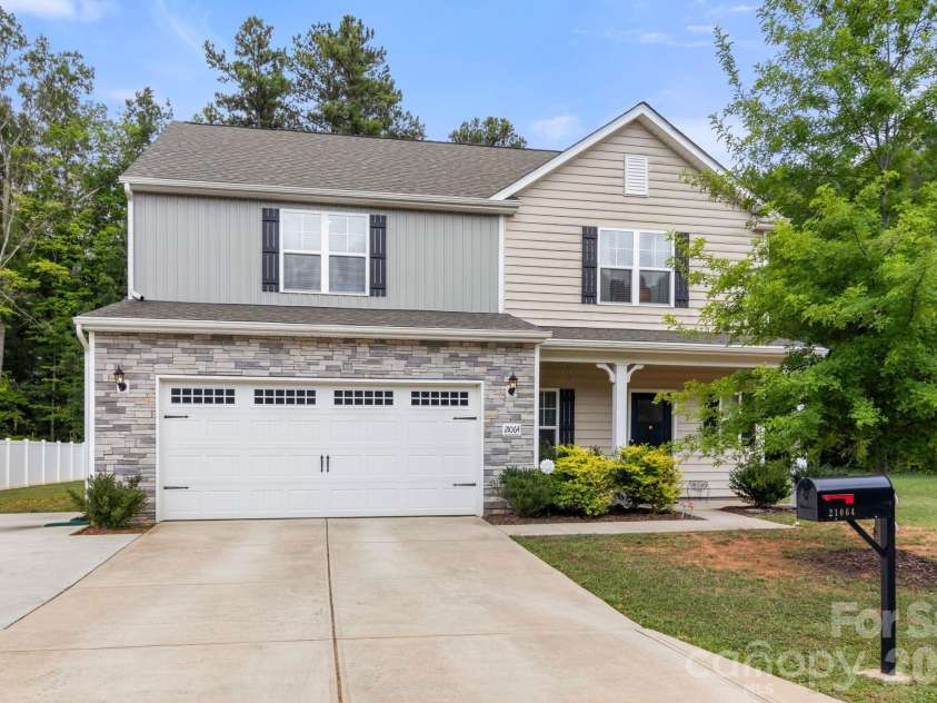 21064 Nannie Potts Lane, Cornelius, NC 28031.  MLS# CAR4398503, YatesRealty ID 41370. 