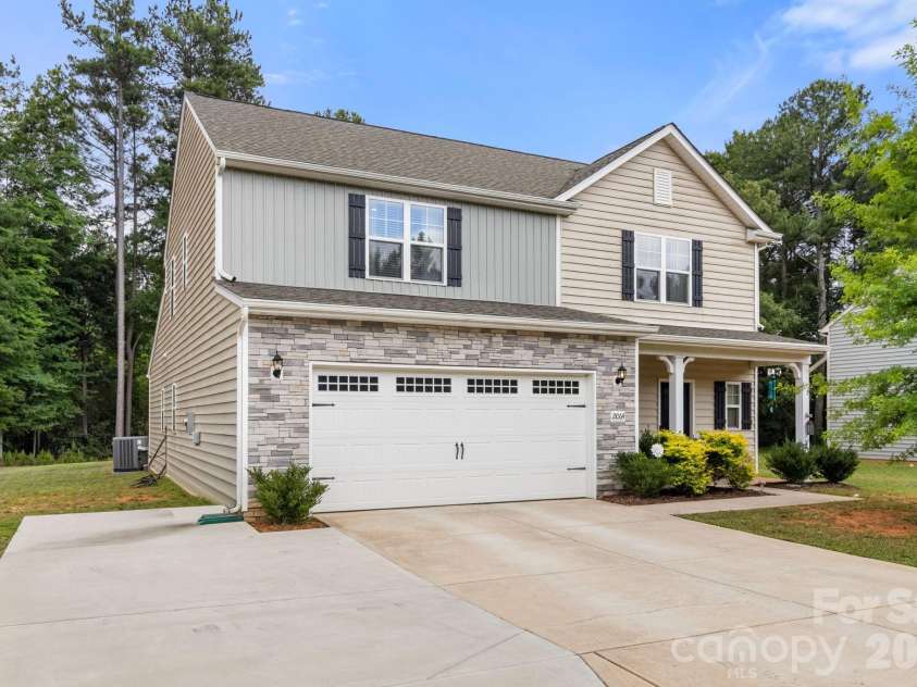 21064 Nannie Potts Lane, Cornelius, NC 28031.  MLS# CAR4398503, YatesRealty ID 41370. NO HOA! Extra parking pad. PRIMARY ON MAIN!
