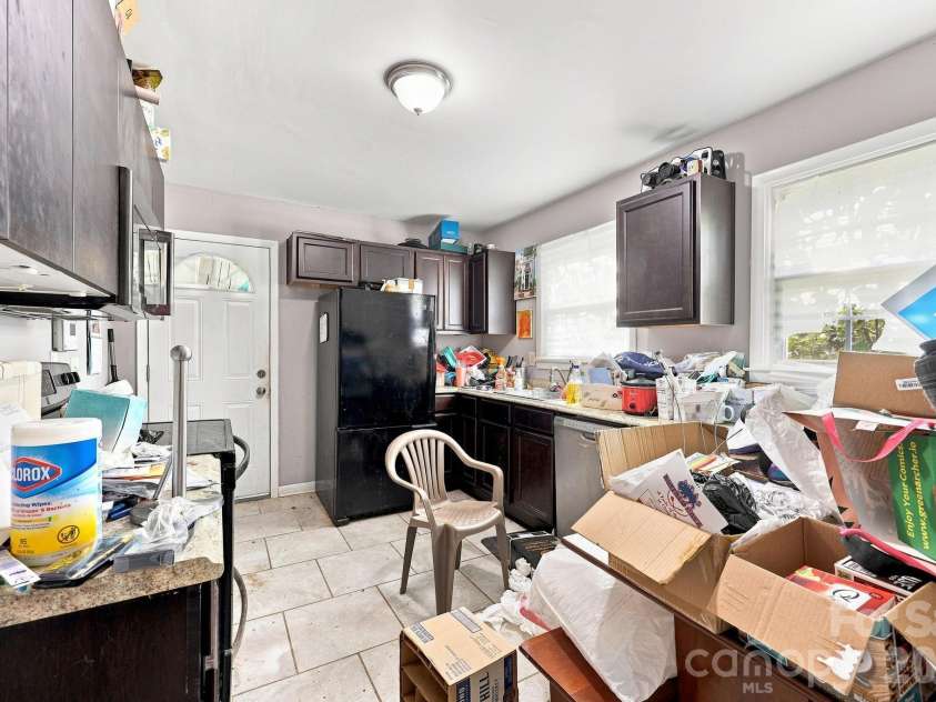 1400 Lasalle Street, Charlotte, NC 28216.  MLS# CAR4410052, YatesRealty ID 41371. 