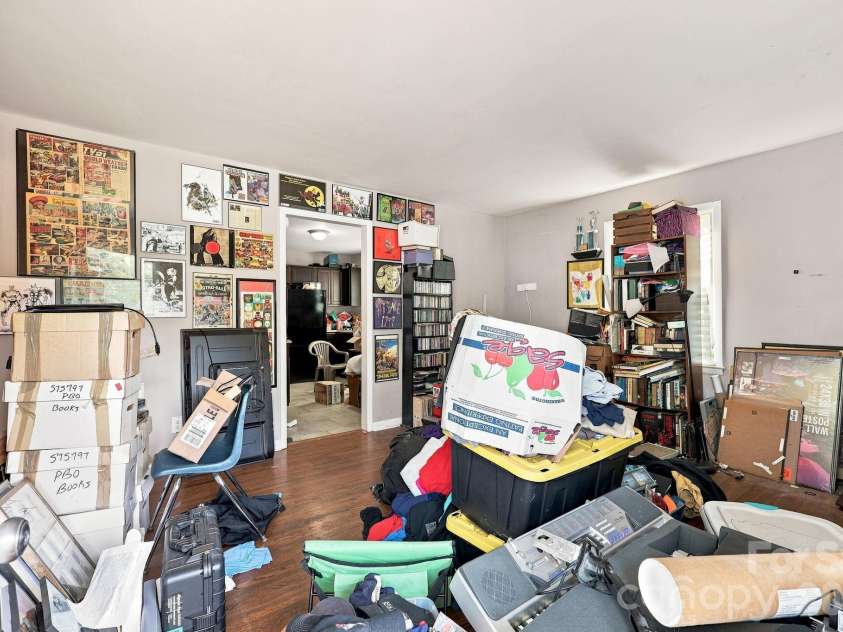 1400 Lasalle Street, Charlotte, NC 28216.  MLS# CAR4410052, YatesRealty ID 41371. 