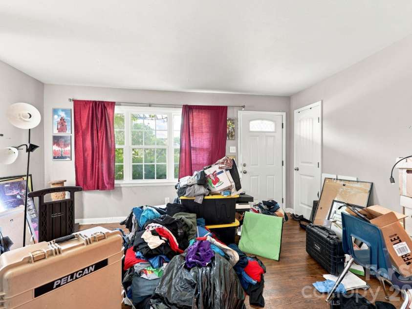 1400 Lasalle Street, Charlotte, NC 28216.  MLS# CAR4410052, YatesRealty ID 41371. 