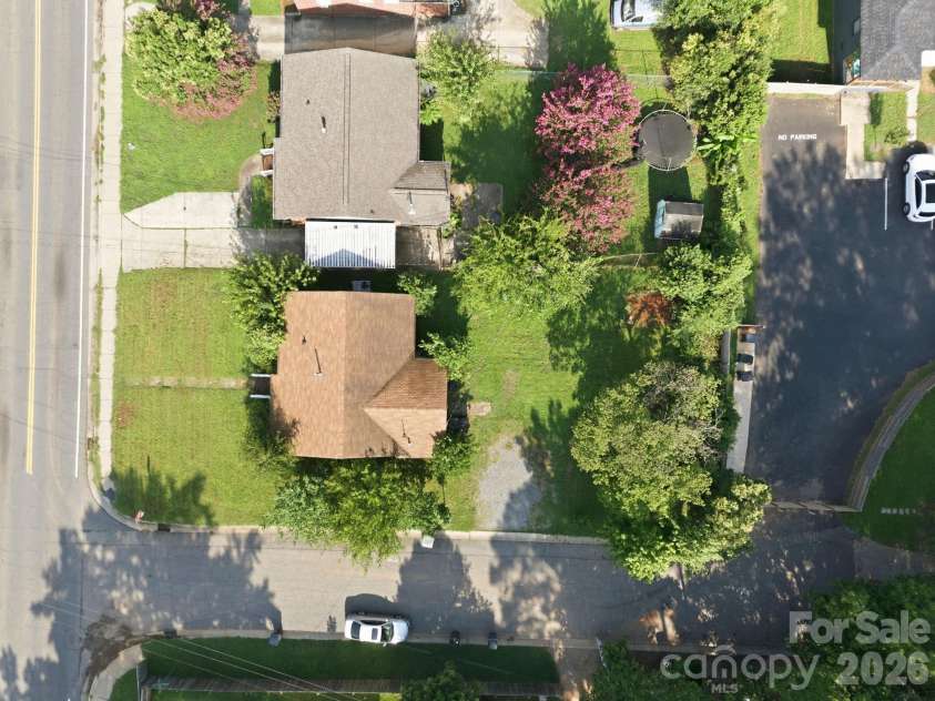 1400 Lasalle Street, Charlotte, NC 28216.  MLS# CAR4410052, YatesRealty ID 41371. 