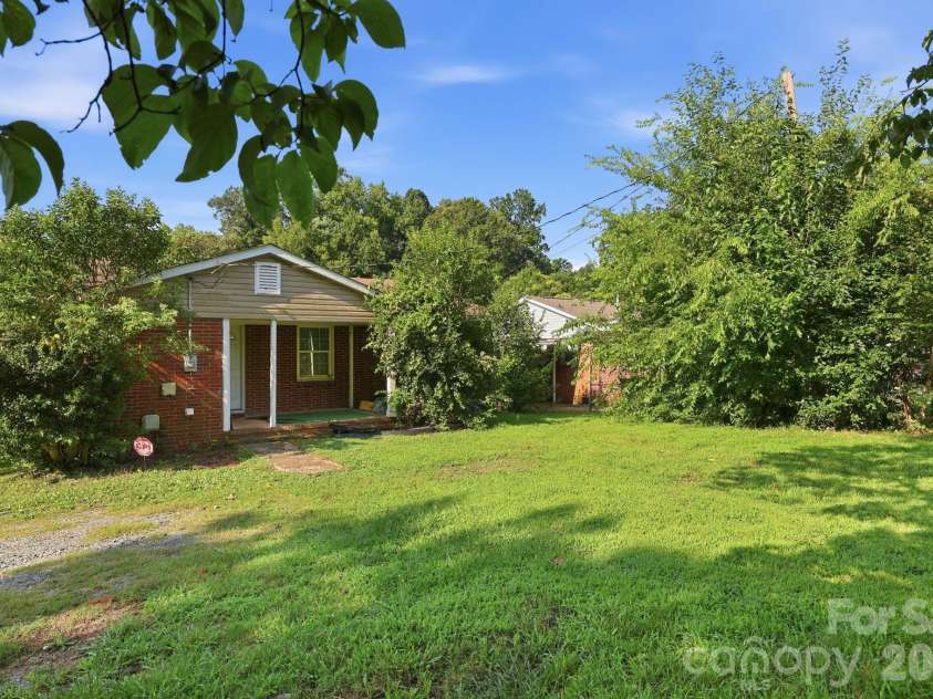 1400 Lasalle Street, Charlotte, NC 28216.  MLS# CAR4410052, YatesRealty ID 41371. 