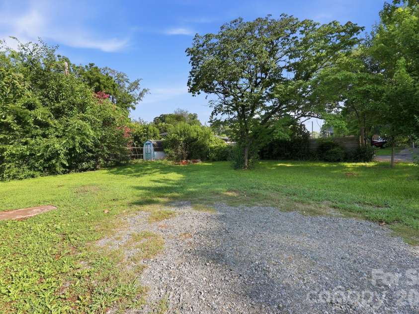 1400 Lasalle Street, Charlotte, NC 28216.  MLS# CAR4410052, YatesRealty ID 41371. 
