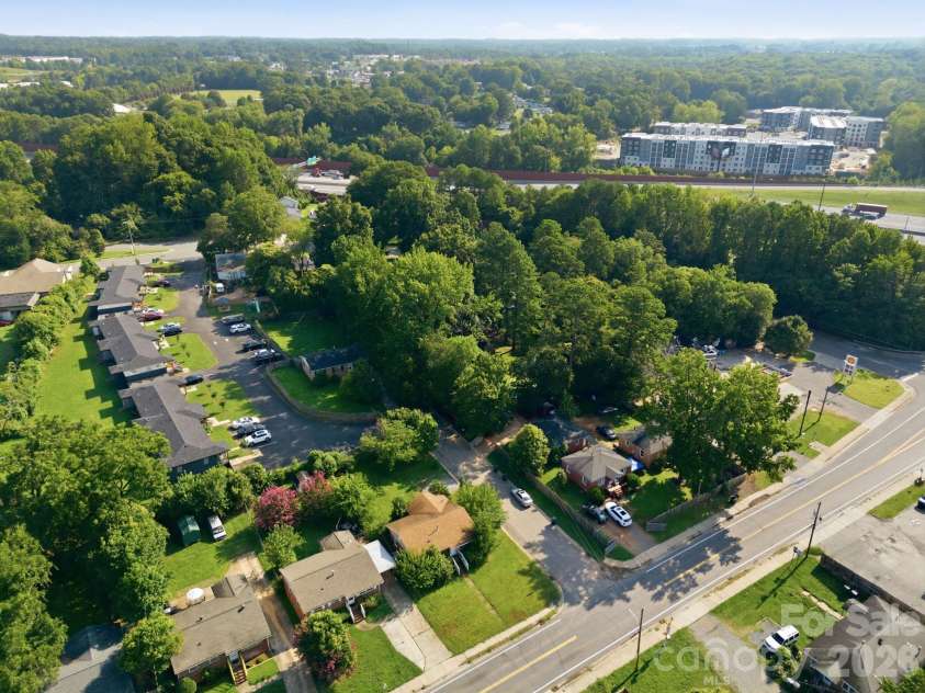 1400 Lasalle Street, Charlotte, NC 28216.  MLS# CAR4410052, YatesRealty ID 41371. 