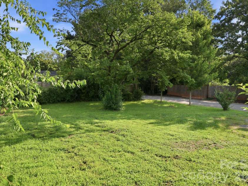 1400 Lasalle Street, Charlotte, NC 28216.  MLS# CAR4410052, YatesRealty ID 41371. 