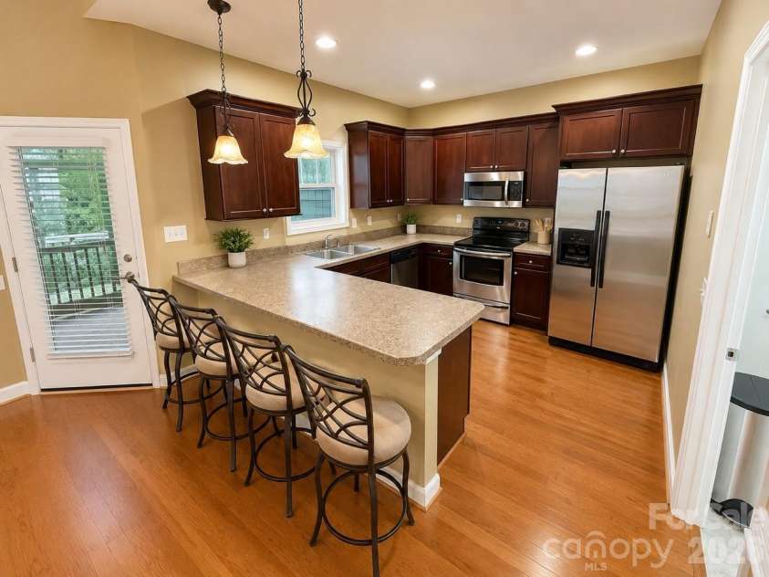 7 Shady Hollow Lane, Greer, SC 29651.  MLS# CAR4407882, YatesRealty ID 41372. 