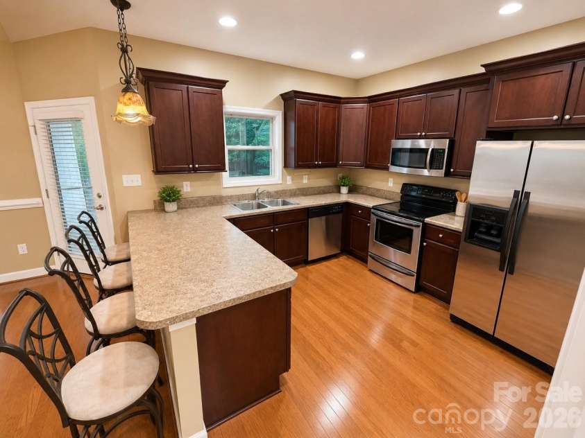 7 Shady Hollow Lane, Greer, SC 29651.  MLS# CAR4407882, YatesRealty ID 41372. 