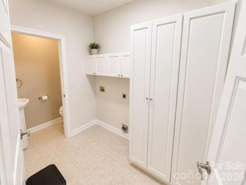 7 Shady Hollow Lane, Greer, SC 29651.  MLS# CAR4407882, YatesRealty ID 41372. 