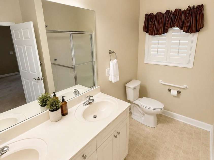 7 Shady Hollow Lane, Greer, SC 29651.  MLS# CAR4407882, YatesRealty ID 41372. 