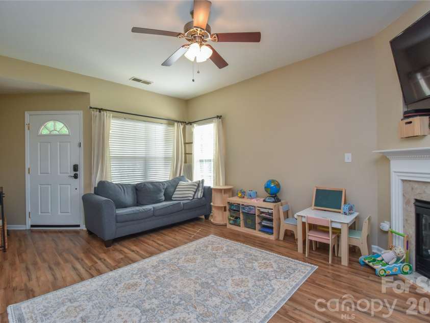 12222 Stratfield Place Circle, Pineville, NC 28134.  MLS# CAR4409338, YatesRealty ID 41373. 