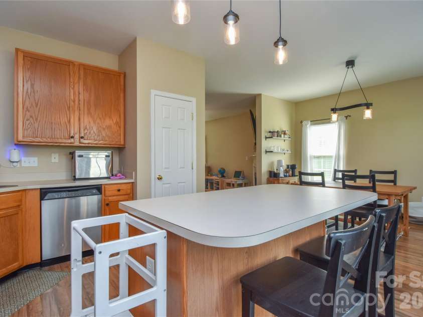 12222 Stratfield Place Circle, Pineville, NC 28134.  MLS# CAR4409338, YatesRealty ID 41373. 