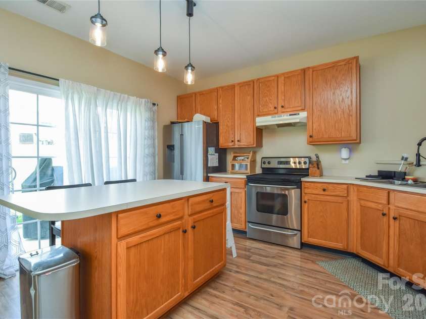 12222 Stratfield Place Circle, Pineville, NC 28134.  MLS# CAR4409338, YatesRealty ID 41373. 