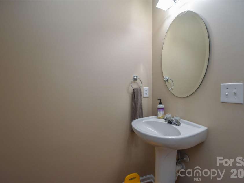 12222 Stratfield Place Circle, Pineville, NC 28134.  MLS# CAR4409338, YatesRealty ID 41373. 