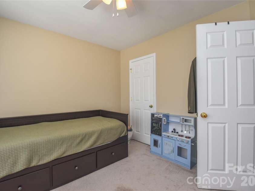 12222 Stratfield Place Circle, Pineville, NC 28134.  MLS# CAR4409338, YatesRealty ID 41373. 