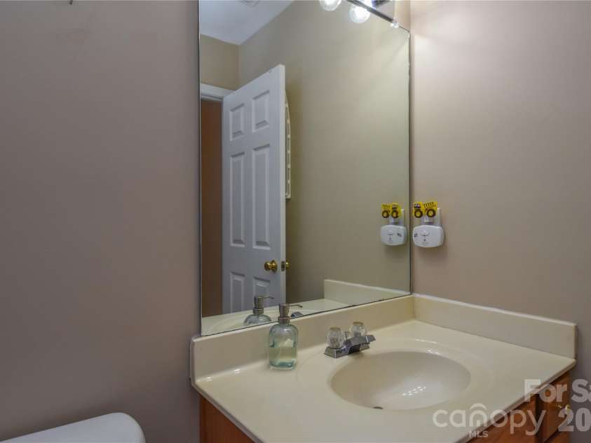 12222 Stratfield Place Circle, Pineville, NC 28134.  MLS# CAR4409338, YatesRealty ID 41373. 
