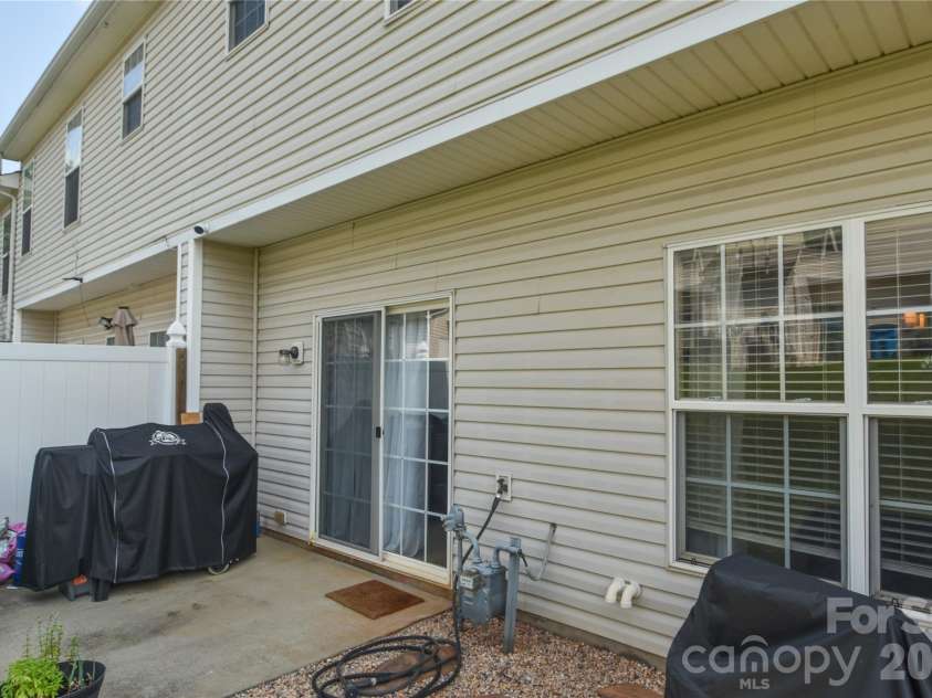 12222 Stratfield Place Circle, Pineville, NC 28134.  MLS# CAR4409338, YatesRealty ID 41373. 