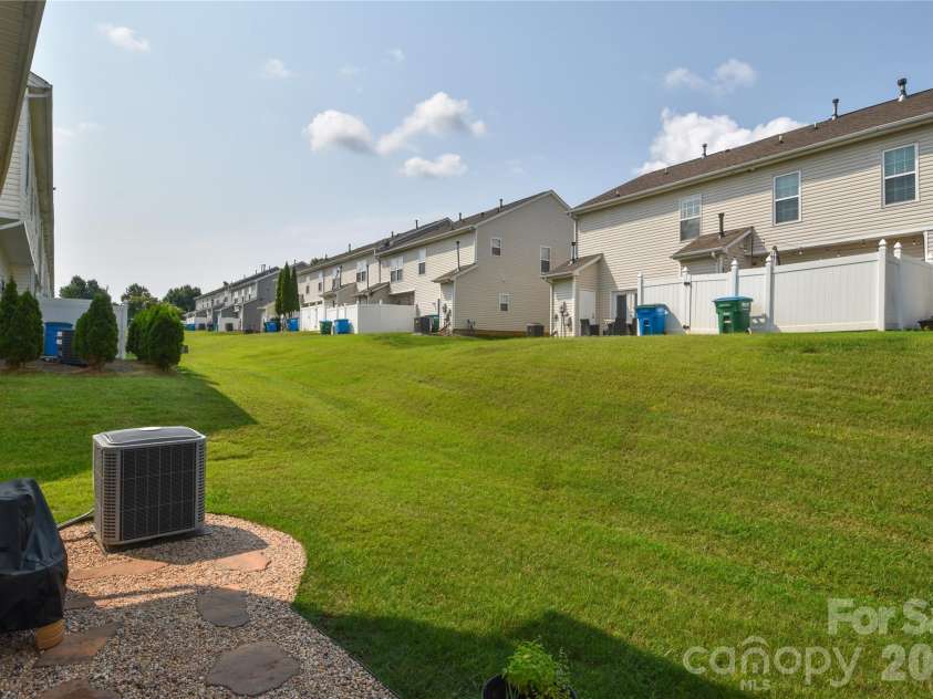 12222 Stratfield Place Circle, Pineville, NC 28134.  MLS# CAR4409338, YatesRealty ID 41373. 