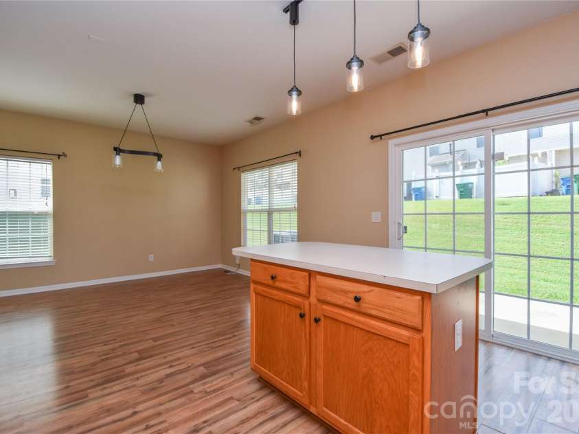 12222 Stratfield Place Circle, Pineville, NC 28134.  MLS# CAR4409338, YatesRealty ID 41373. 