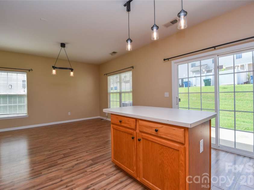 12222 Stratfield Place Circle, Pineville, NC 28134.  MLS# CAR4409338, YatesRealty ID 41373. 