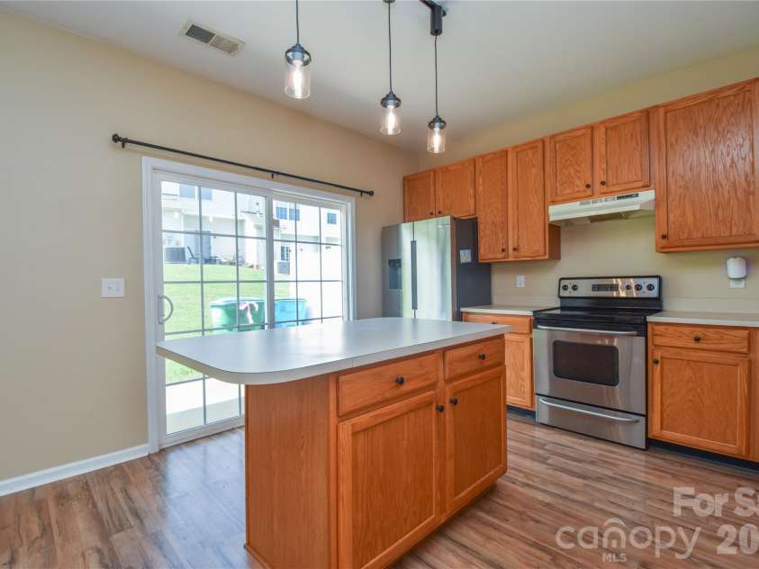 12222 Stratfield Place Circle, Pineville, NC 28134.  MLS# CAR4409338, YatesRealty ID 41373. 