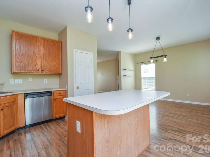 12222 Stratfield Place Circle, Pineville, NC 28134.  MLS# CAR4409338, YatesRealty ID 41373. 