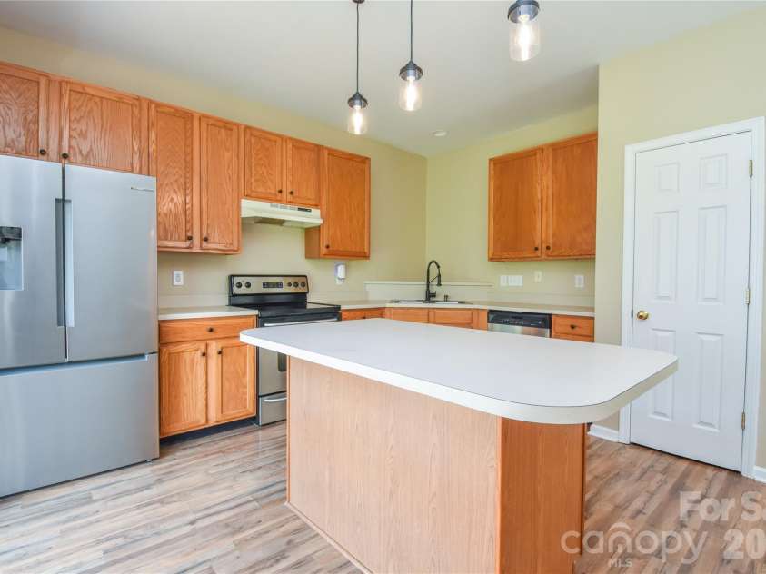 12222 Stratfield Place Circle, Pineville, NC 28134.  MLS# CAR4409338, YatesRealty ID 41373. 