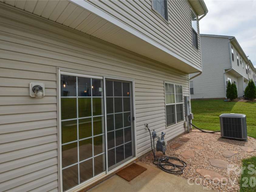 12222 Stratfield Place Circle, Pineville, NC 28134.  MLS# CAR4409338, YatesRealty ID 41373. 