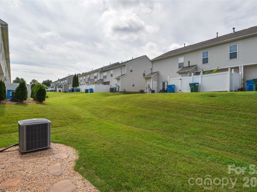 12222 Stratfield Place Circle, Pineville, NC 28134.  MLS# CAR4409338, YatesRealty ID 41373. 