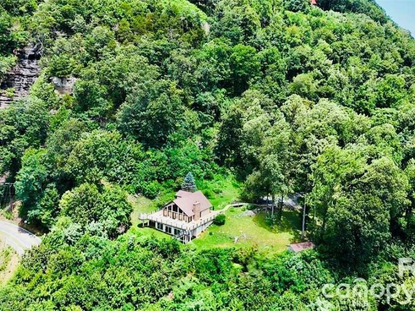 370 Mountain Side Drive, Columbus, NC 28722.  MLS# CAR4406974, YatesRealty ID 41377. 