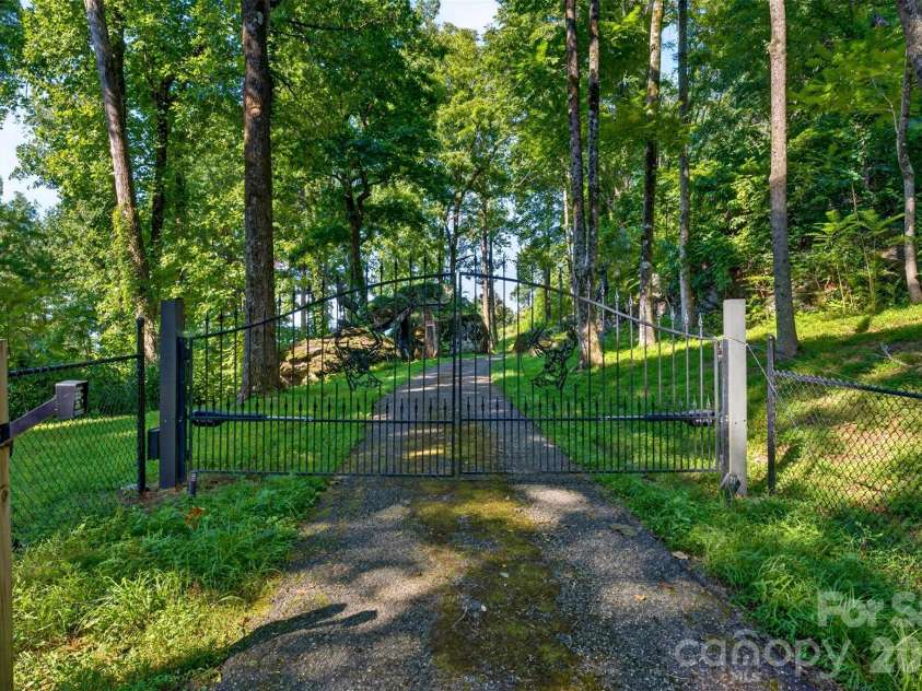 370 Mountain Side Drive, Columbus, NC 28722.  MLS# CAR4406974, YatesRealty ID 41377. 