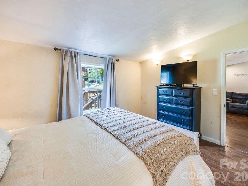 105 Short Meadow Drive, Candler, NC 28715.  MLS# CAR4407461, YatesRealty ID 41378. 