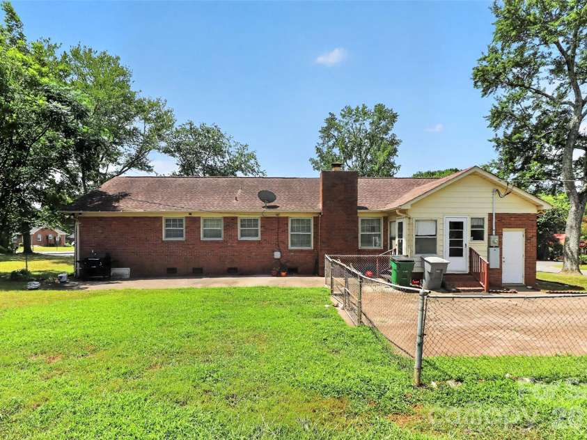 4827 Easthaven Drive, Charlotte, NC 28212.  MLS# CAR4403389, YatesRealty ID 41380. Back Yard/ Back of Home