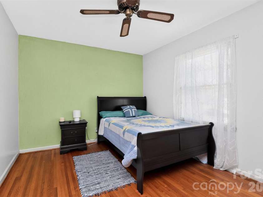 4827 Easthaven Drive, Charlotte, NC 28212.  MLS# CAR4403389, YatesRealty ID 41380. Bedroom 1