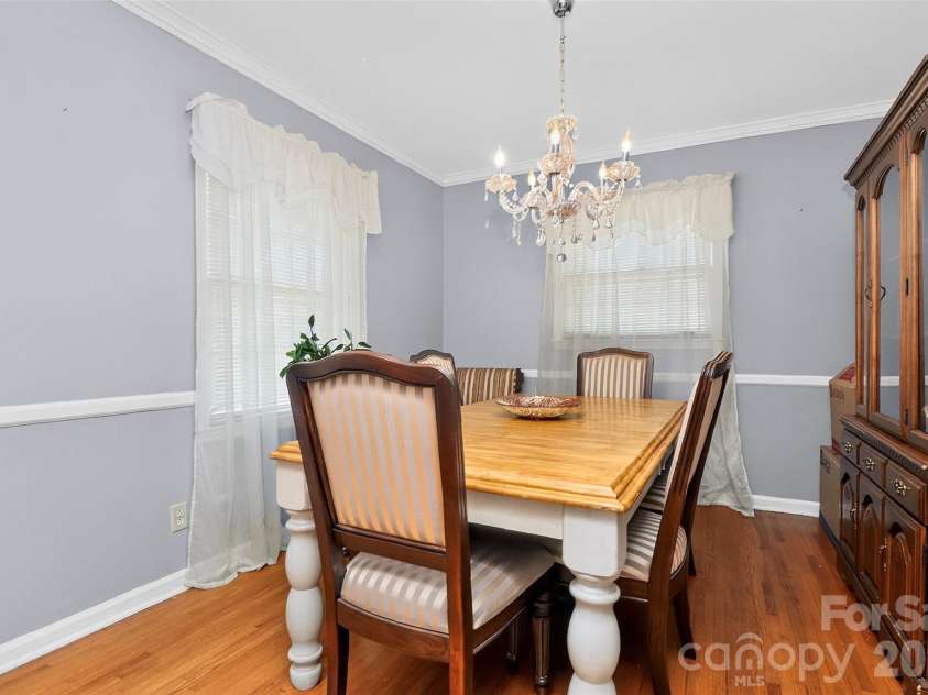 4827 Easthaven Drive, Charlotte, NC 28212.  MLS# CAR4403389, YatesRealty ID 41380. Dining Room