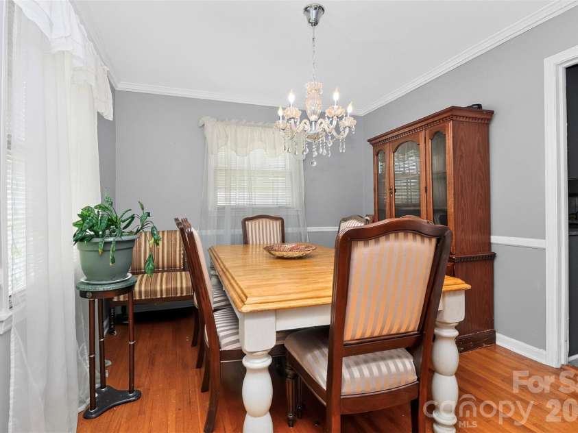 4827 Easthaven Drive, Charlotte, NC 28212.  MLS# CAR4403389, YatesRealty ID 41380. Dining Room