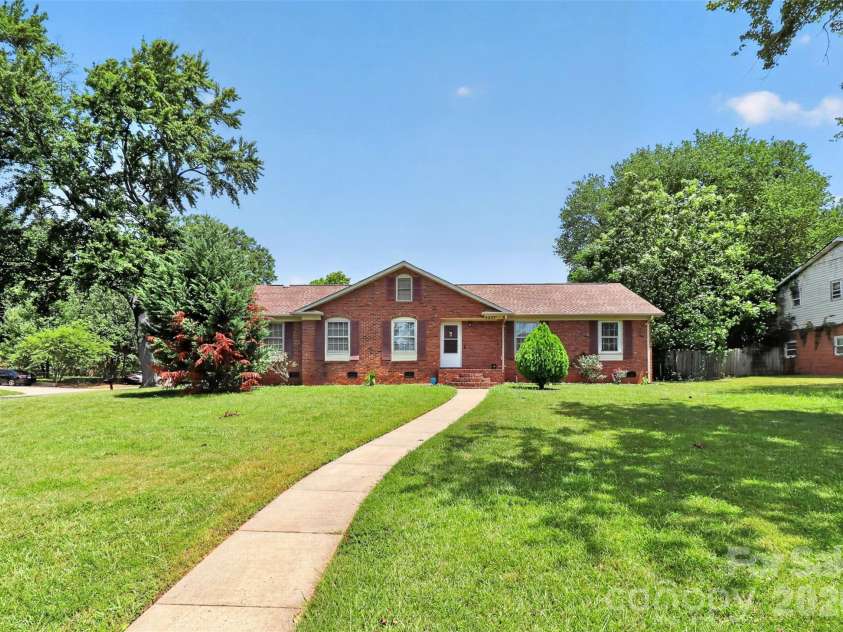 4827 Easthaven Drive, Charlotte, NC 28212.  MLS# CAR4403389, YatesRealty ID 41380. Front View of Home